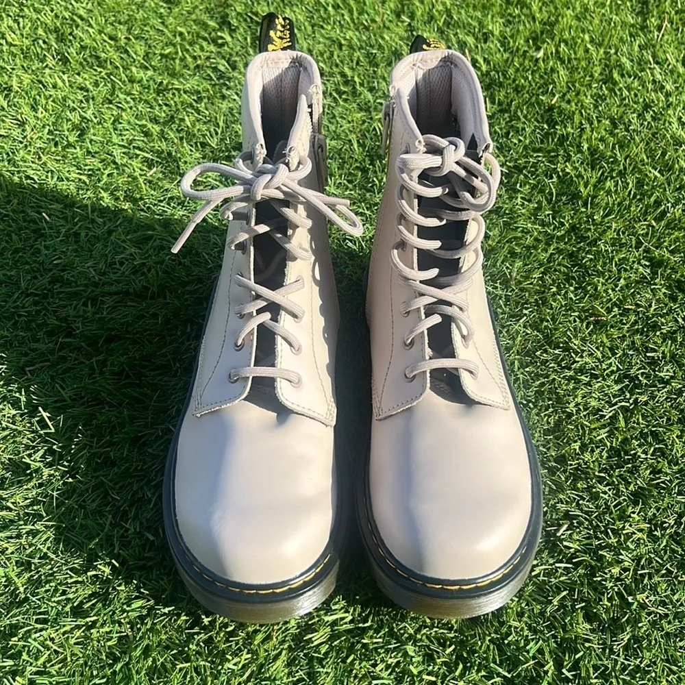 NWT DR MARTENS 1460 Fashion Leather Boot!